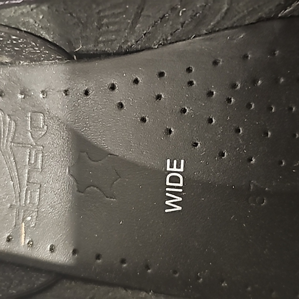 Shoes - Picture 3 of 4
